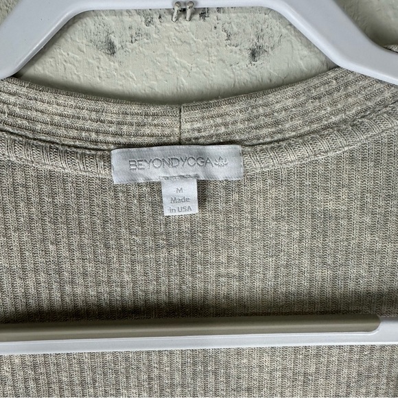 Beyond Yoga Gray Beige Long Sleeve Long Button Front Lightweight Cardigan Medium - Picture 5 of 8